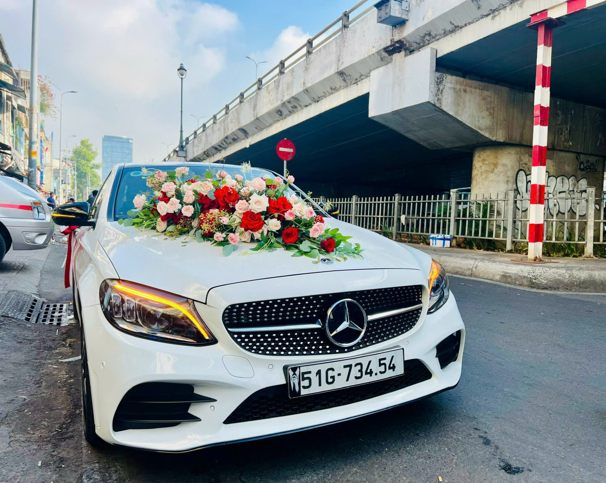 thuê xe carnival hoa cưới