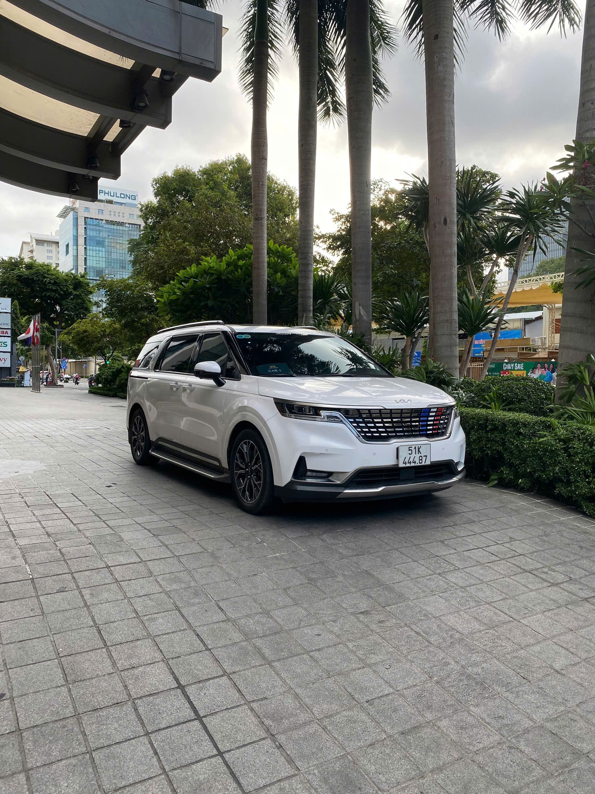 Thuê Xe Carnival TPHCM