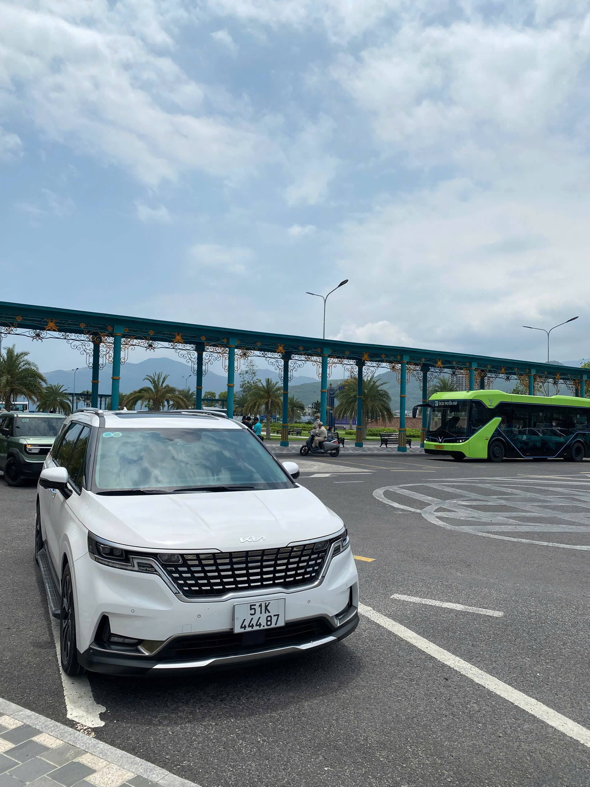 Thuê Xe Carnival TPHCM