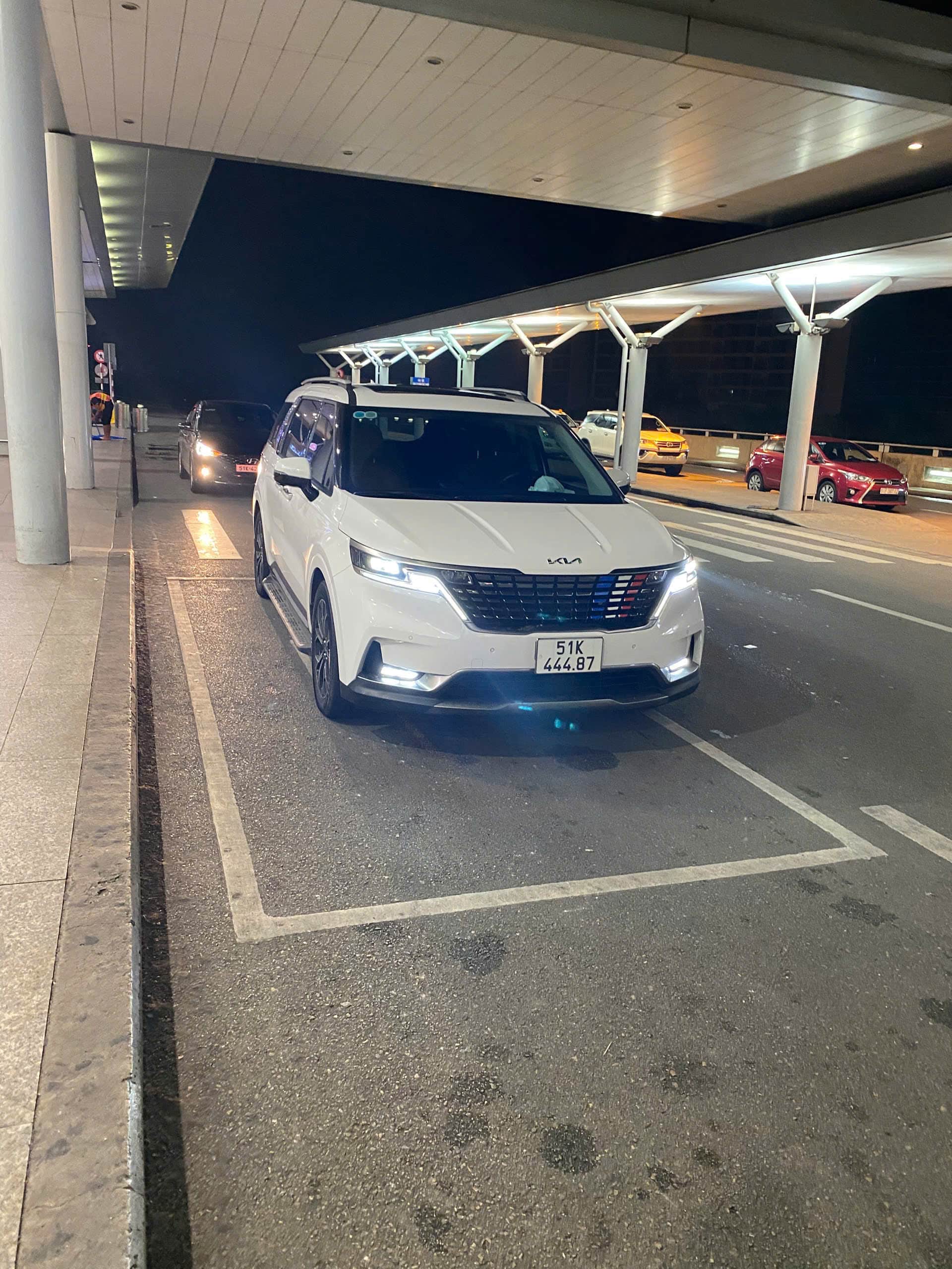 Thuê Xe Carnival TPHCM